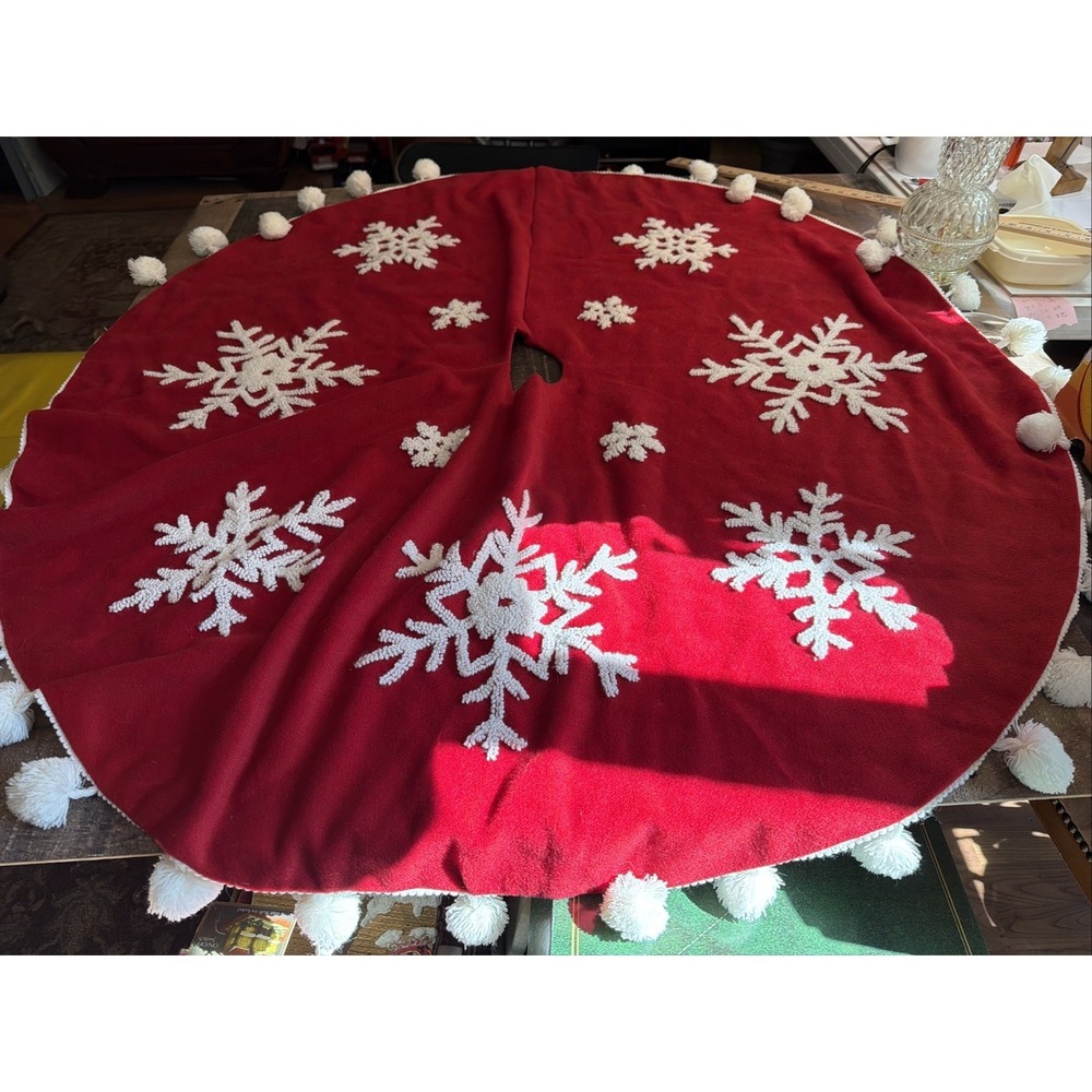 Vtg Style Christmas Tree Skirt Red‎ Fleece Velour Thick White Embroidered 50"